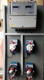 多參數(shù)檢測儀表可測PH，ORP，配加藥計(jì)量泵