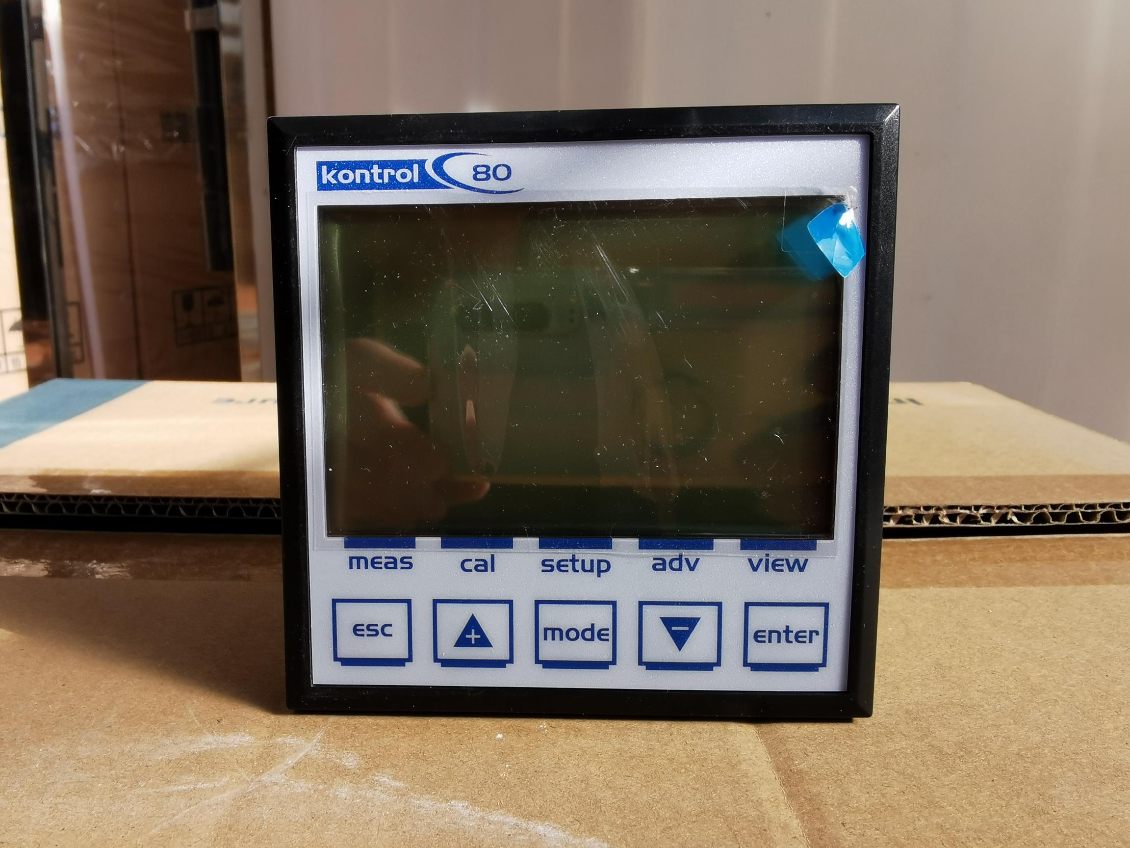 外形尺寸 96x96x42毫米，盤式安裝- 防護(hù)等級: IP65（前面板）,IP20（后蓋）- -10-150°C（溫度）- 精度: 0.1%- 2路繼電器: 250 VAC,5 A- 2路4-20 mA電流輸出，800OhmpH/ORP儀表量程: 0.00 - 14 pH; ± 2000 mV;-