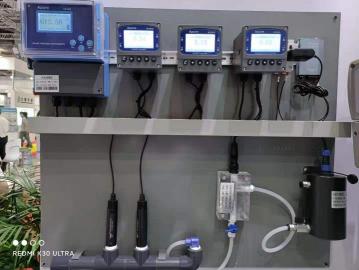 泳池五參數(shù)在線檢測儀 檢測參數(shù)： pH, ORP 余氯,濁度， 溫度