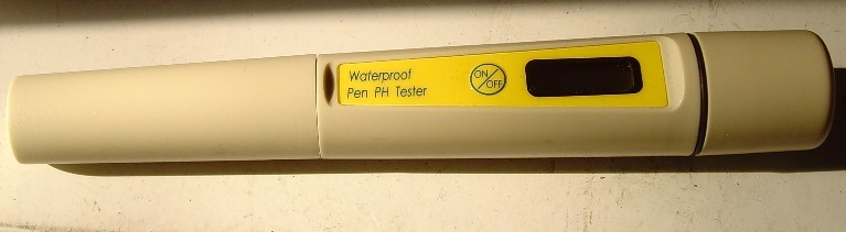 APURE品牌高精度防水筆式袖珍數(shù)顯酸度計